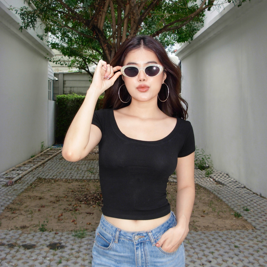 เสื้อยืด คอวี ทรง Baby Tee รุ่น U Soft Cake | U Soft Cake Baby Tee